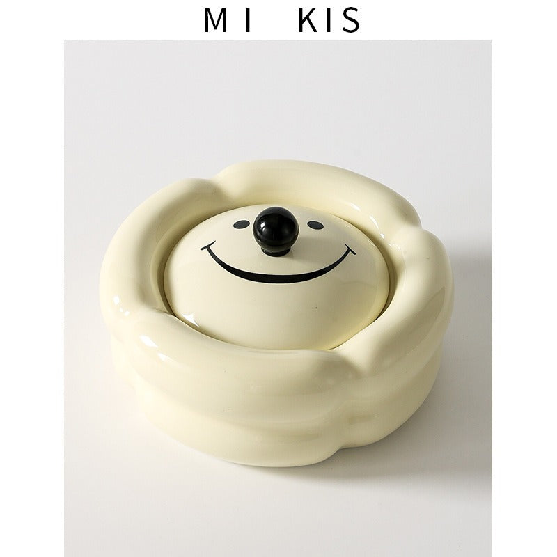 Light luxury and high-end feeling, home living room, anti fly ash with lid, office, high-end and atmospheric level, ceramic creative ashtray