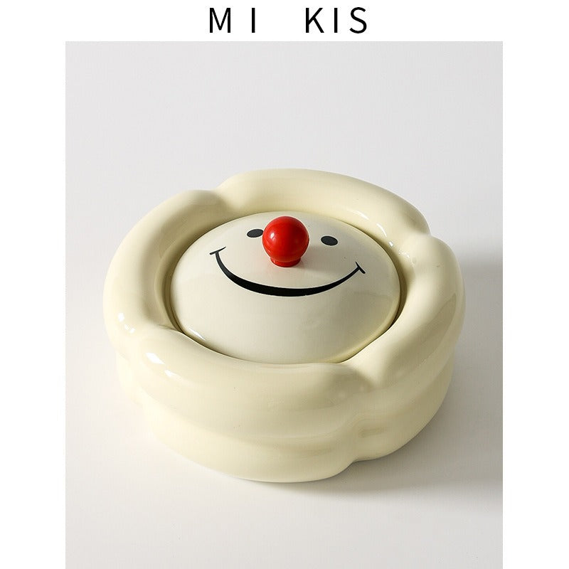 Light luxury and high-end feeling, home living room, anti fly ash with lid, office, high-end and atmospheric level, ceramic creative ashtray